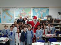 Babbo Natale con paletta e fischietto nelle scuole...