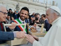 Cervia ha incontrato papa Francesco. La prima volta che il sindaco Luca Coffari incontra il Papa