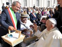 Il sale di Cervia giunge alla mensa di Papa Francesco insieme ai pellegrini del sale