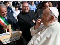 Consegnato a Papa Francesco il sale di Cervia