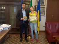 Il Sindaco Luca Coffari ha incontrato la cervese Ninny Valentini campionessa italiana di beach tennis