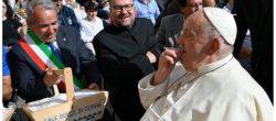 Consegnato a Papa Francesco il sale di Cervia