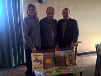 Alessandro Savelli ha donato alle scuole elementari di Cervia e alla Biblioteca ragazzi numerose copie dei libri da lui pubblicati per Telefono Azzurro