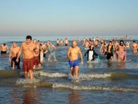 A Cervia  la Befana il 6 gennaio si tuffa in mare.