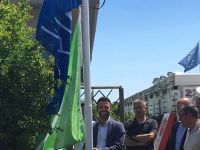 Sulla spiaggia di Cervia sventolano Bandiera Blu e Bandiera Verde